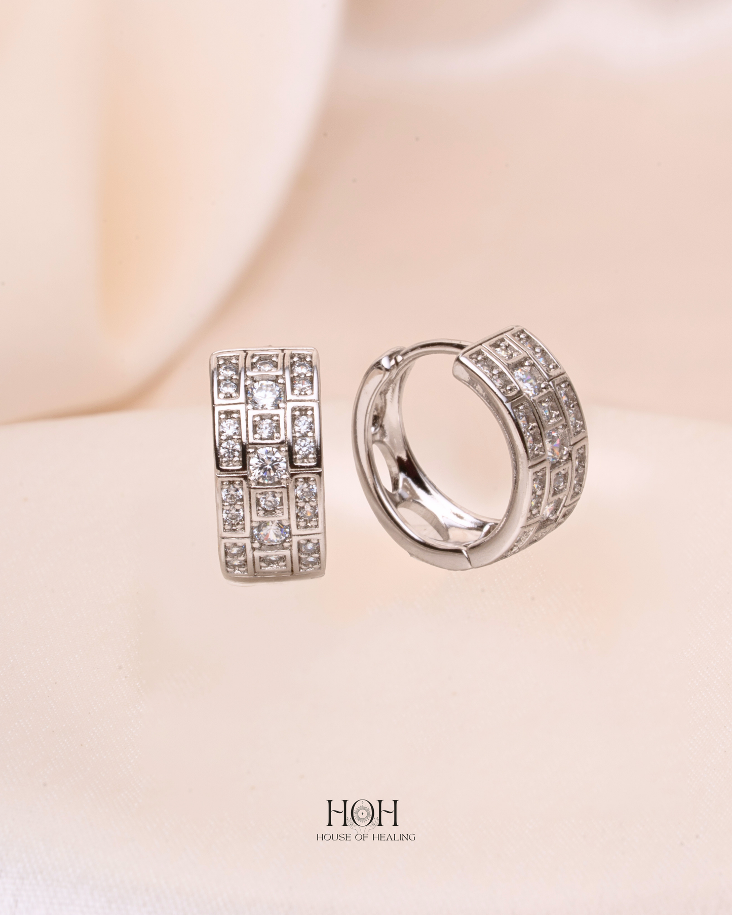 The Lattice Huggie