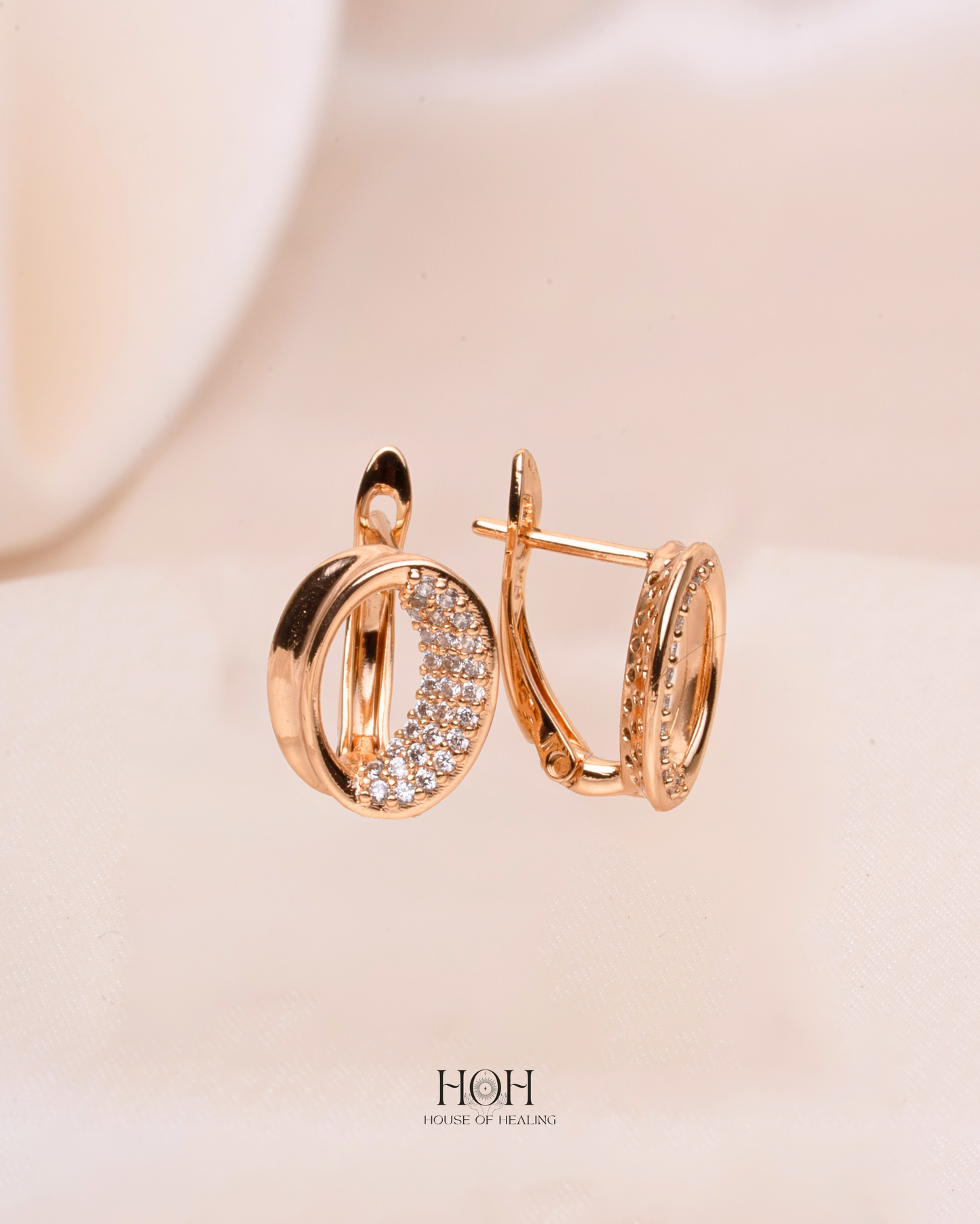 The Aura Oval Earring